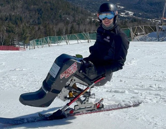 is monoskiing harder than skiing