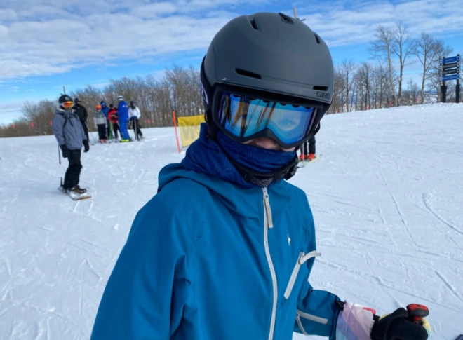 kids ski helmet