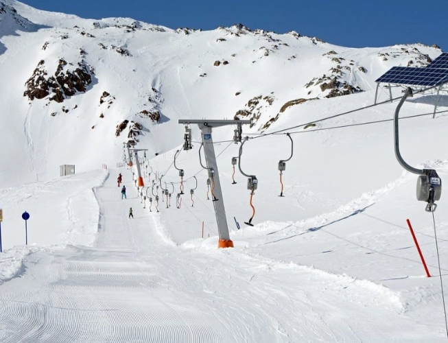 poma lift skiing