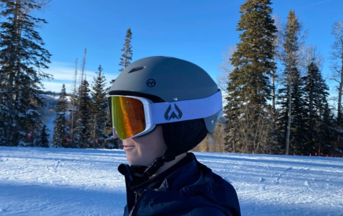 kids ski helmet