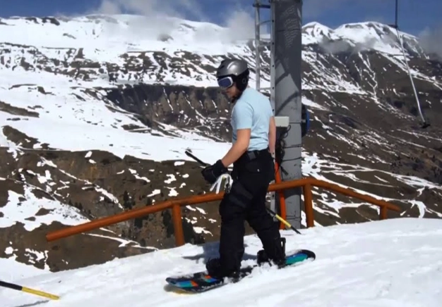 Button lift snowboard