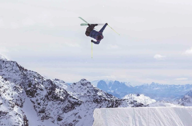 freestyle skiing