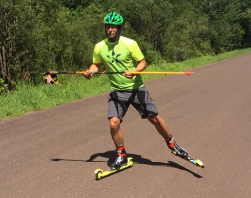 how to keep upper body still skiing