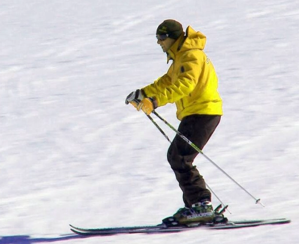 how to stand when skiing