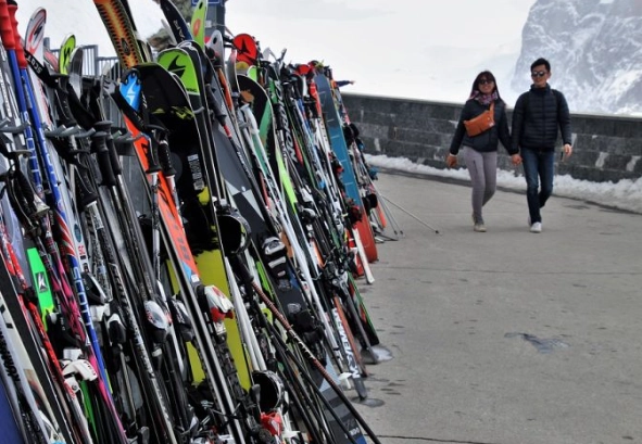 how to lock skis how to lock skis