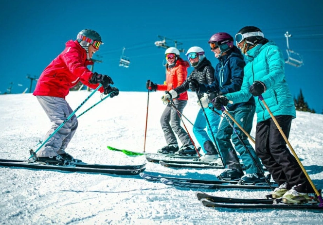 private vs group ski lessons