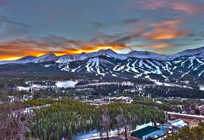 ski towns near Denver
