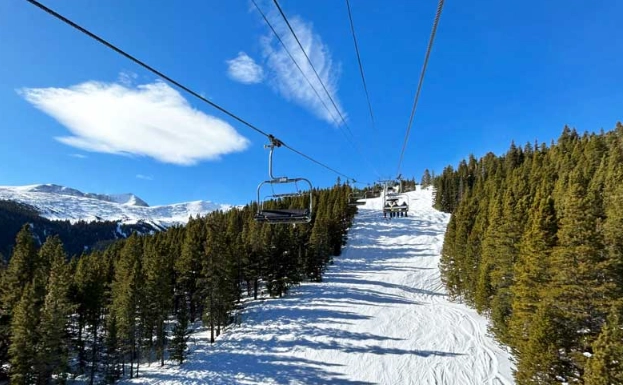 ski Breckenridge December vs February