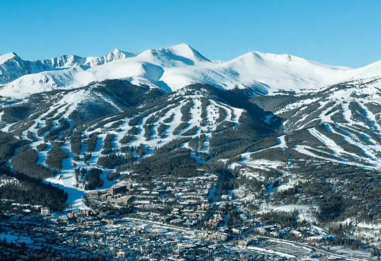 Breckenridge ski season months