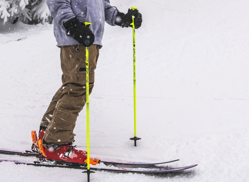 should beginners use ski poles